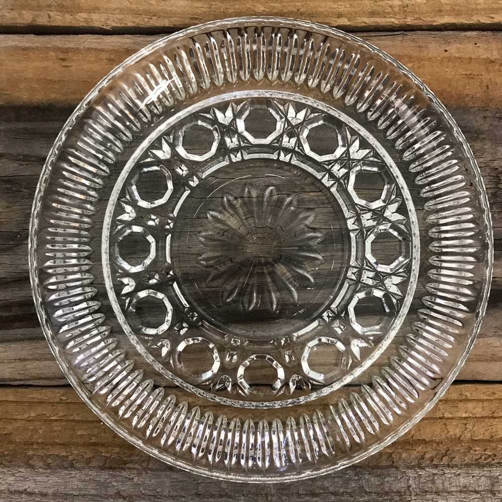 Crystal cake plate